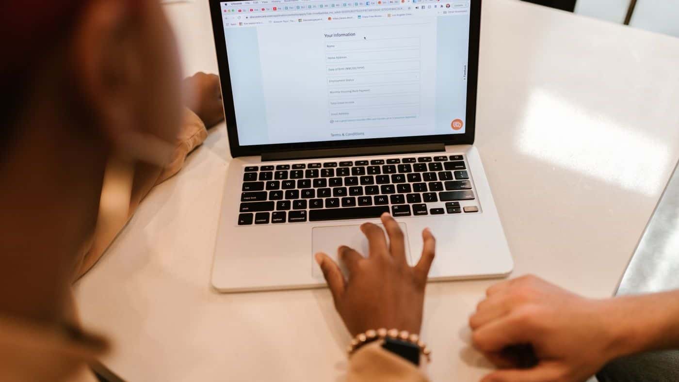 GDPR-compliant contact form: checkbox, notice, fields
